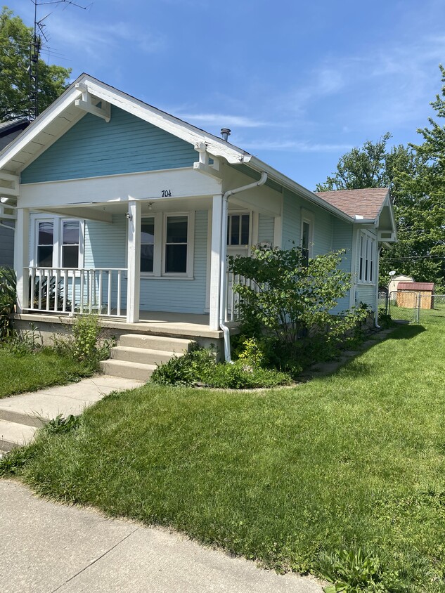 Charming 2Bed, 1 Bath Bungalow - 704 Front St