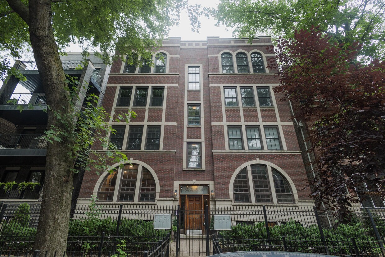Primary Photo - 1527 N Hudson Ave