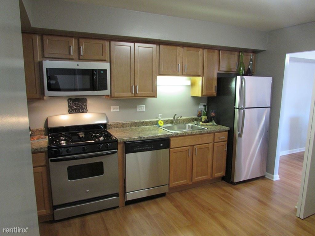 3514 83rd St, Woodridge, IL 60517 Condo for Rent in Woodridge, IL