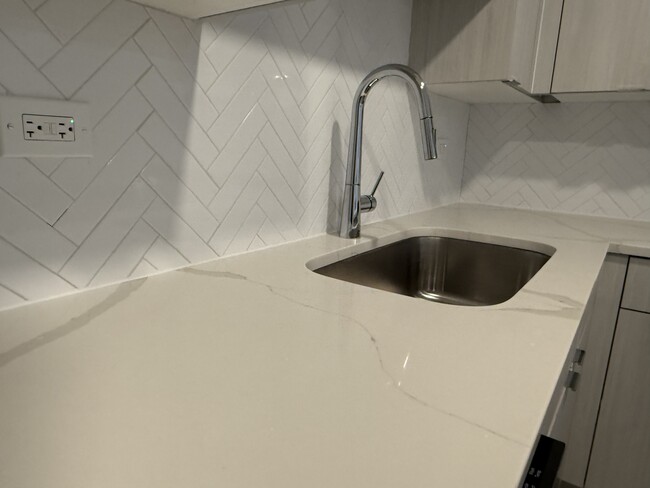 Quartz Counters & Wishbone Backsplash - 505 W Melrose Street