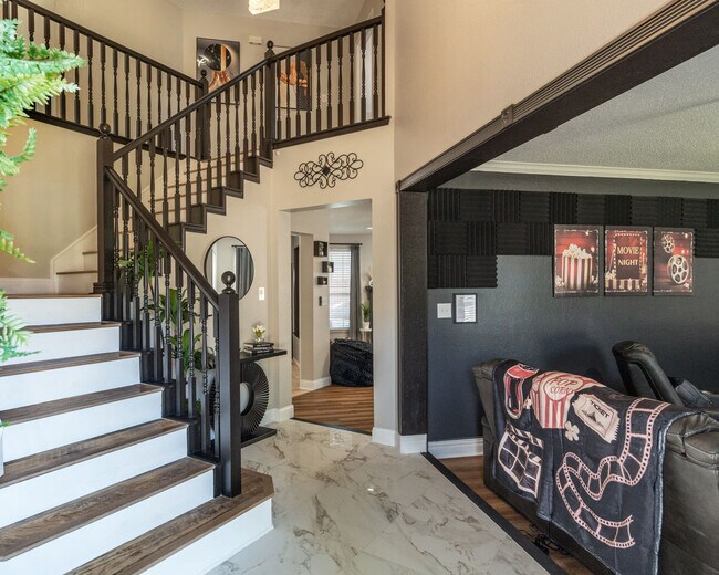 Foyer - 707 Cottonwood Bend Dr