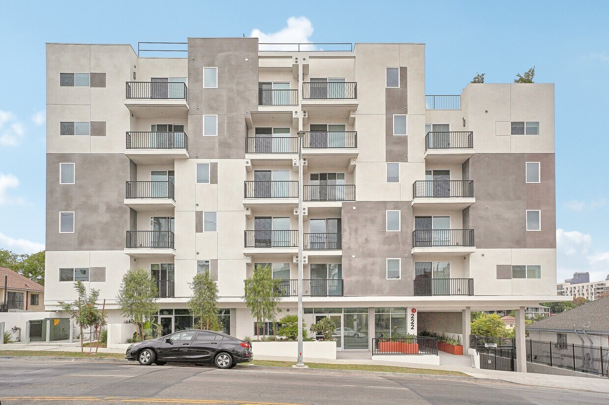 Foto principal - 224 N Alvarado St