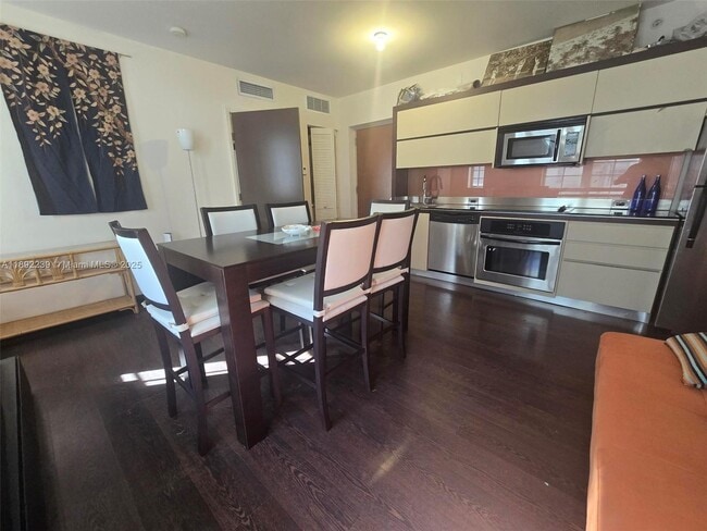 Building Photo - 435 21st St