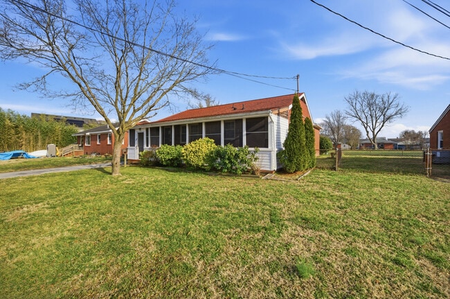 Building Photo - 1210 Pansy St