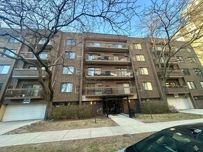 Building Photo - 6102 N Sheridan Rd