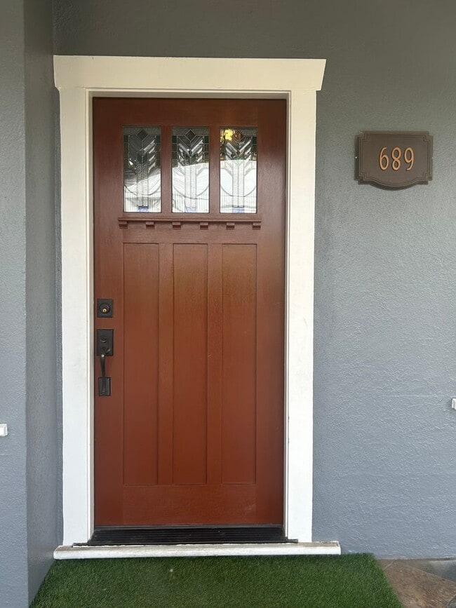 Building Photo - Fabulous vintage charm with all the modern...