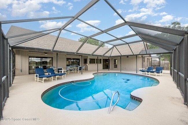 Building Photo - 441 Crystal Lake Dr
