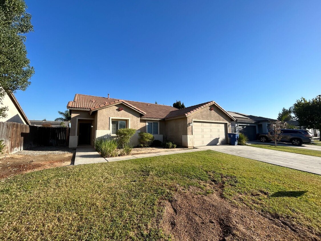 Primary Photo - Large 5 Bedroom/2 Bathroom NW Bakersfield ...