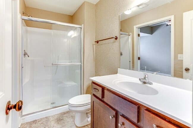 Foto del edificio - Stylish 3-Bed, 2-Bath Northland Townhome i...
