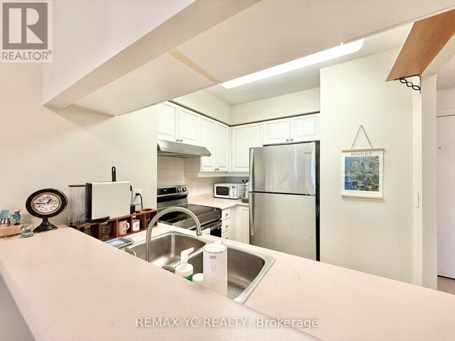 Building Photo - 18 Sommerset Way