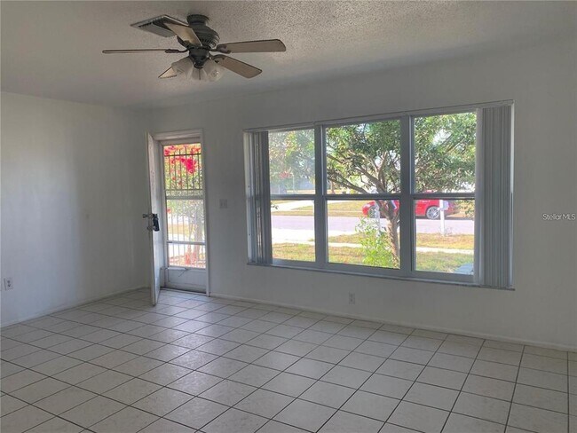 Foto del edificio - 8477 Fay Ave