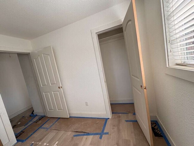 Building Photo - BEAUTIFUL HOME IN ANGLETON. MOVE IN READY!.