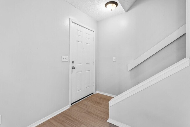 Building Photo - 514 N Betty Jo Dr Fourplex
