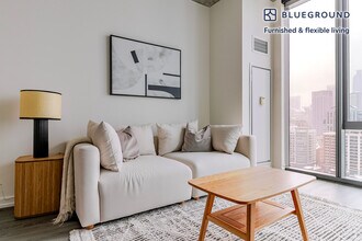 Building Photo - 460 W Chicago Ave