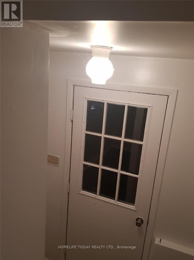 Photo du bâtiment - 1616 McBrady Crescent