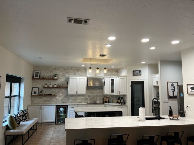 Building Photo - 23970 Cavern Oak