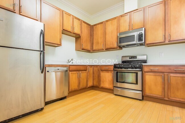 Building Photo - 634 20th St