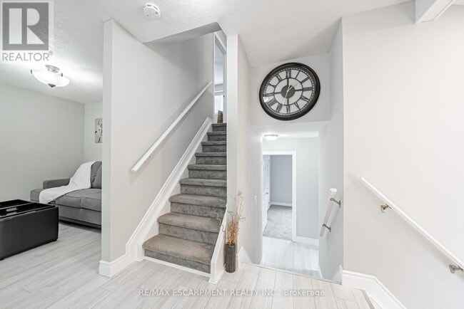 Building Photo - 12 Quinlan Ct