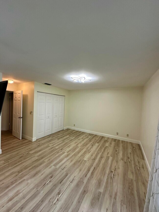 Foto del edificio - 14 Lexington Ln E