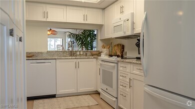 Building Photo - 265 Deerwood Cir
