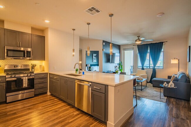 Foto del edificio - 15501 N Dial Blvd