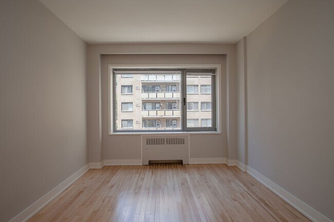 Building Photo - 3468 Rue Drummond