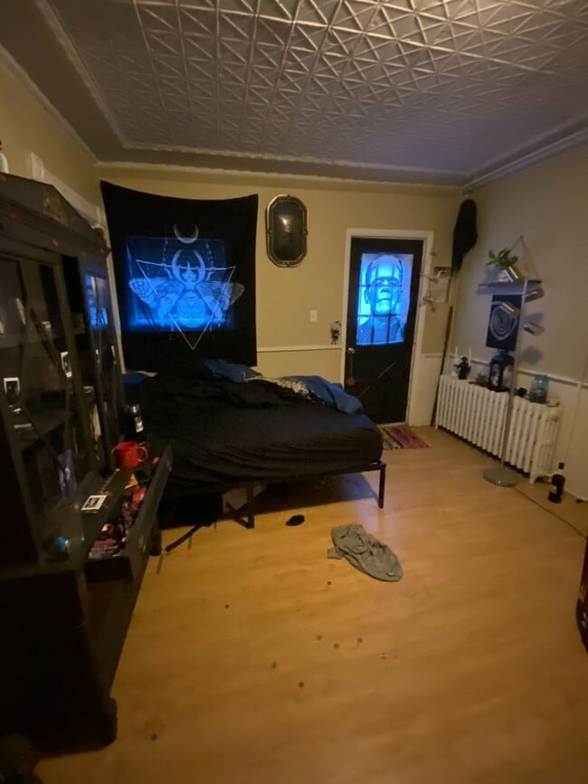 Building Photo - Available May - Quirky 2+ Bedroom Home in ...