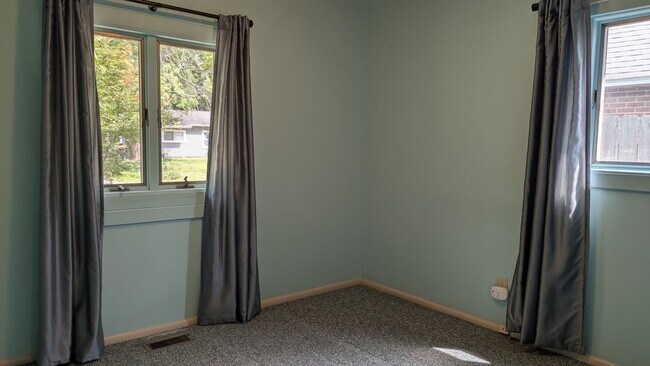 Foto del edificio - Three-Bedroom Home