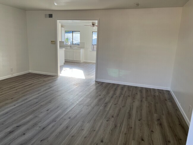 Foto del edificio - 630 W Harding Way