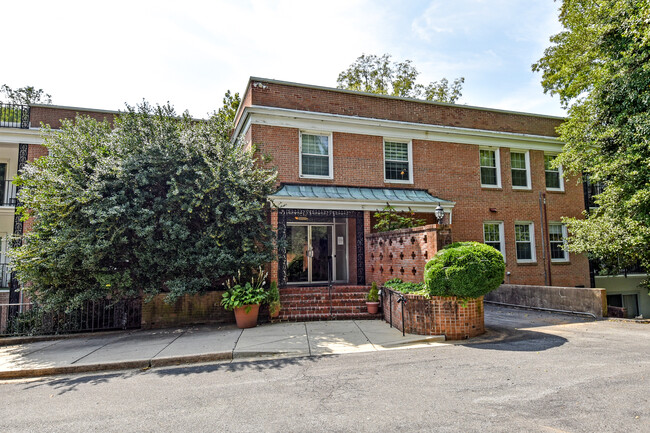 Back of building to parking lot - 3535 Chevy Chase Lake Dr