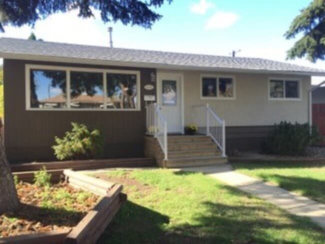 Photo du bâtiment - 10434-10164 164 St NW