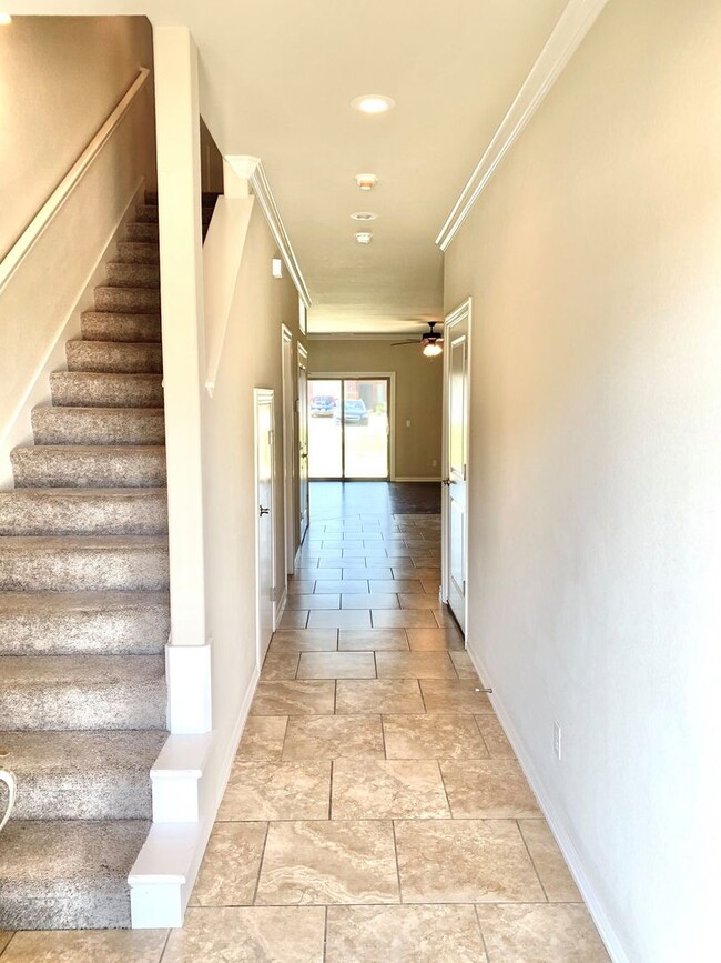 Foto del edificio - 3 Bedroom Townhome for Rent in Rogers!