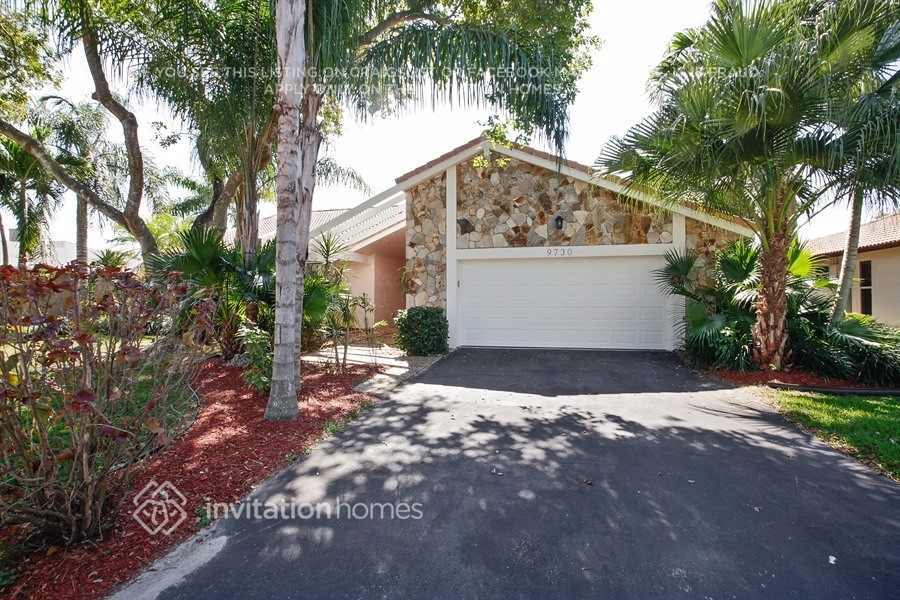 Foto principal - 9730 NW 15th St