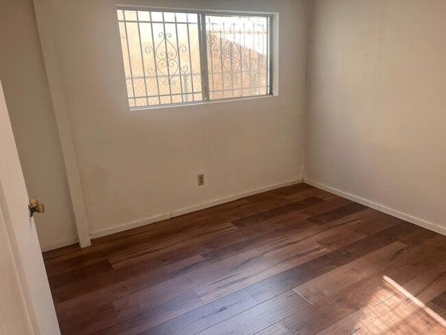 Foto del edificio - 4928 E 60th St