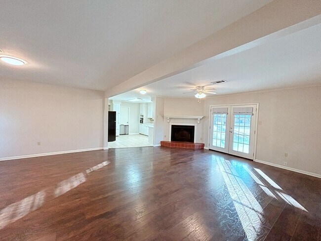 Building Photo - 3 Bedroom Home in Zachary School District