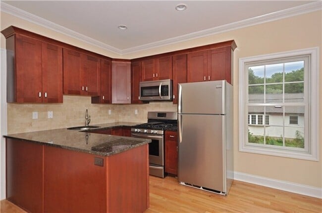 Building Photo - 37 Bellows Ln