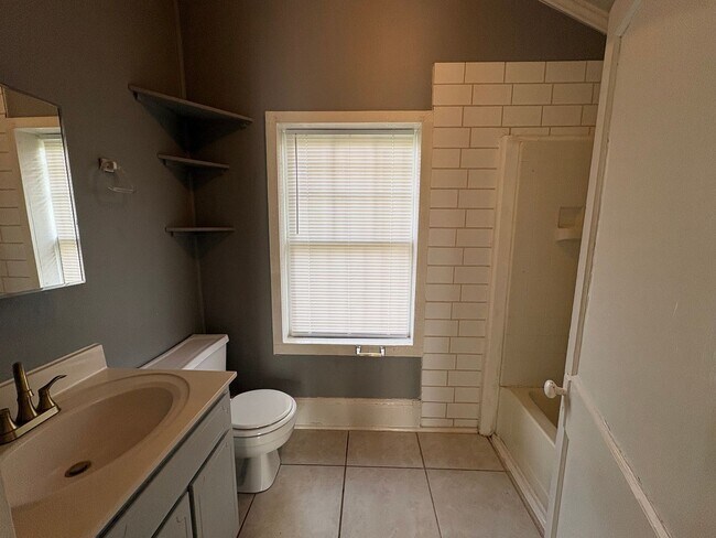 Foto del edificio - 2585 Napier Ave