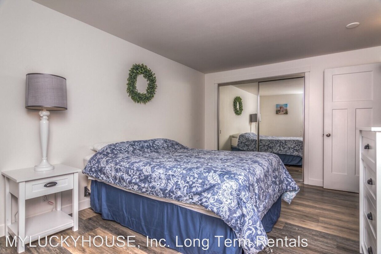 Foto principal - 1850 NE Lotus Dr