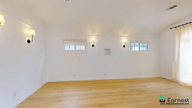 Building Photo - Charming 3BR/2BA Home in Prime Los Angeles...