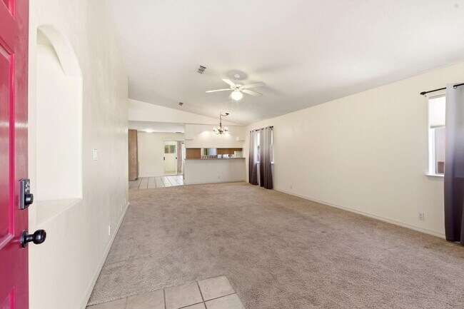 Foto del edificio - 8319 Santa Clarita St NE