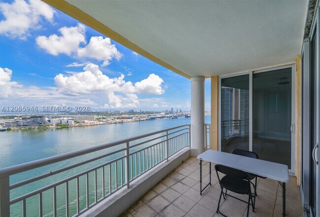Foto del edificio - 848 Brickell Key Dr
