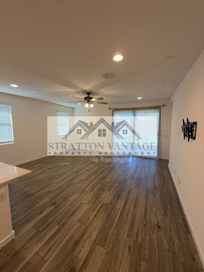 Foto del edificio - 24596 N 170th Dr