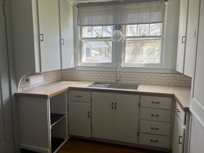 Kitchen - 465 Beecher St