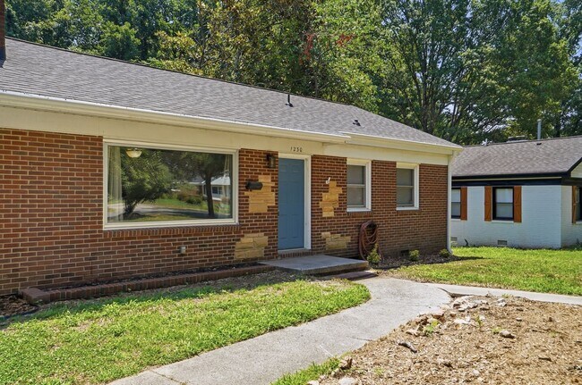 Foto del edificio - Move-in Ready 3 Bedroom Ranch Home in Eastway Park