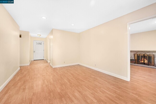 Foto del edificio - 2128 Elderwood Dr