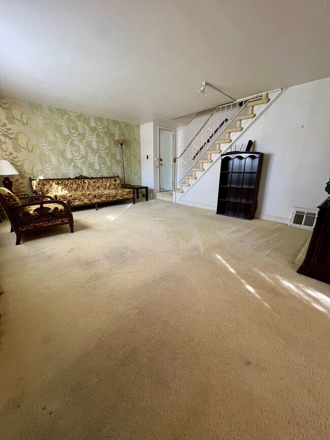 Building Photo - Stunning 3-Bedroom Single Family Home in H...