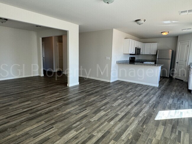 Building Photo - Gorgeous Casa Grande home ready for move in