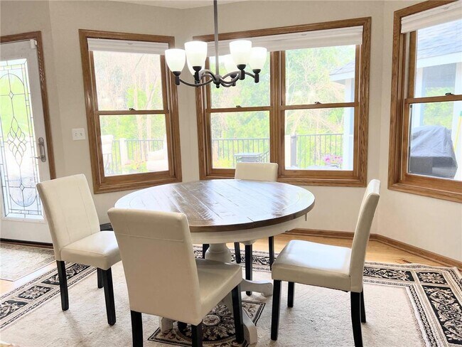 Foto del edificio - 682 Huntington Ct