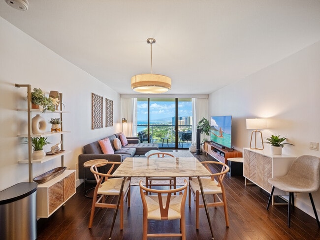 Building Photo - 1551 Ala Wai Blvd