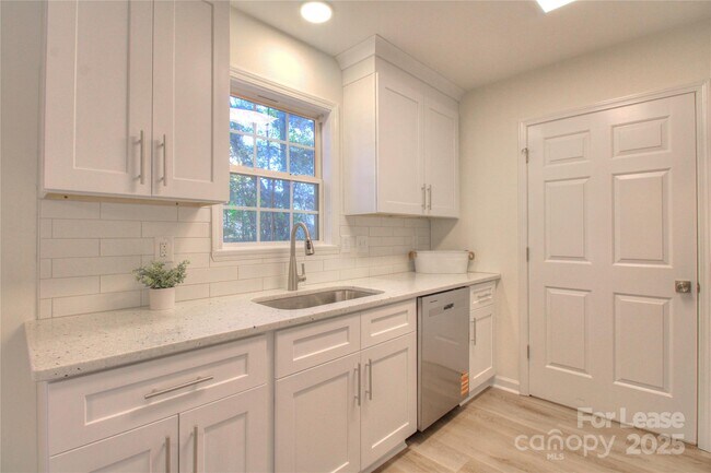 Foto del edificio - 205 N Church St